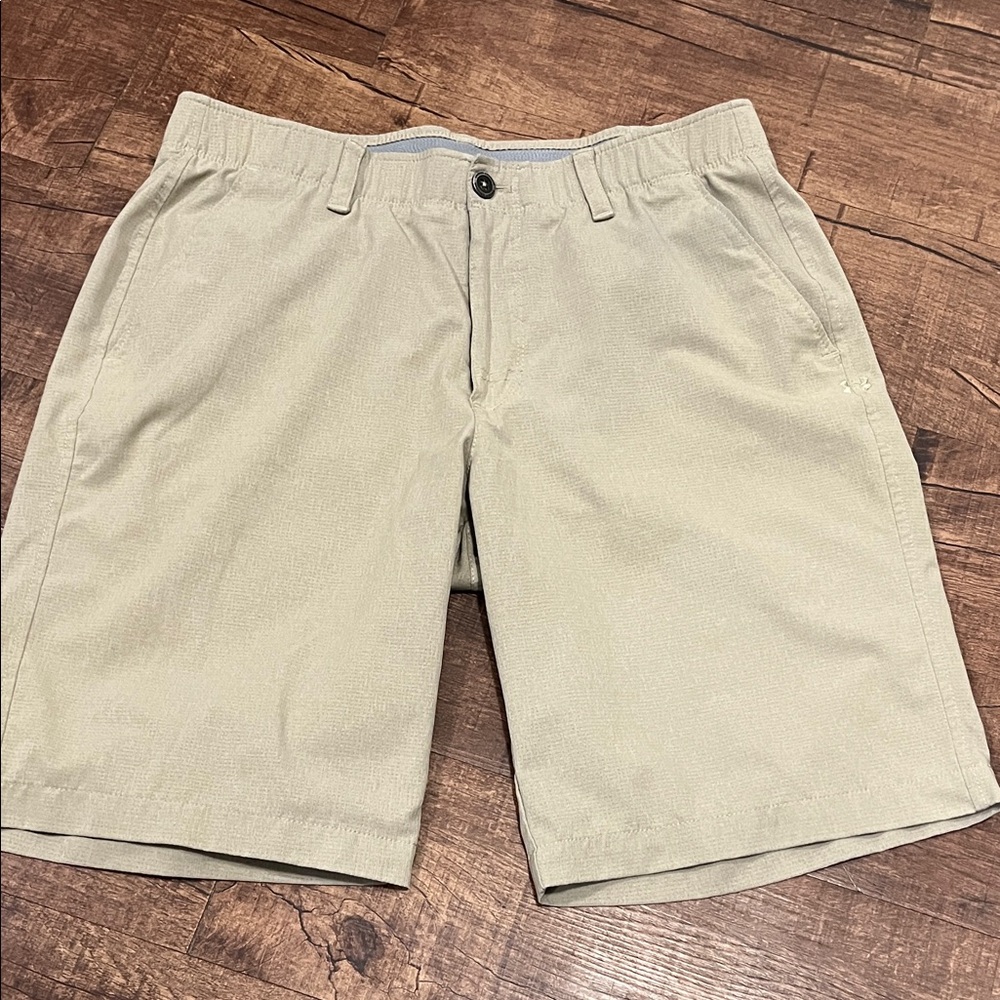 Under Armour Men's Beige Loose Fitting Heat Gear Shorts Size 34